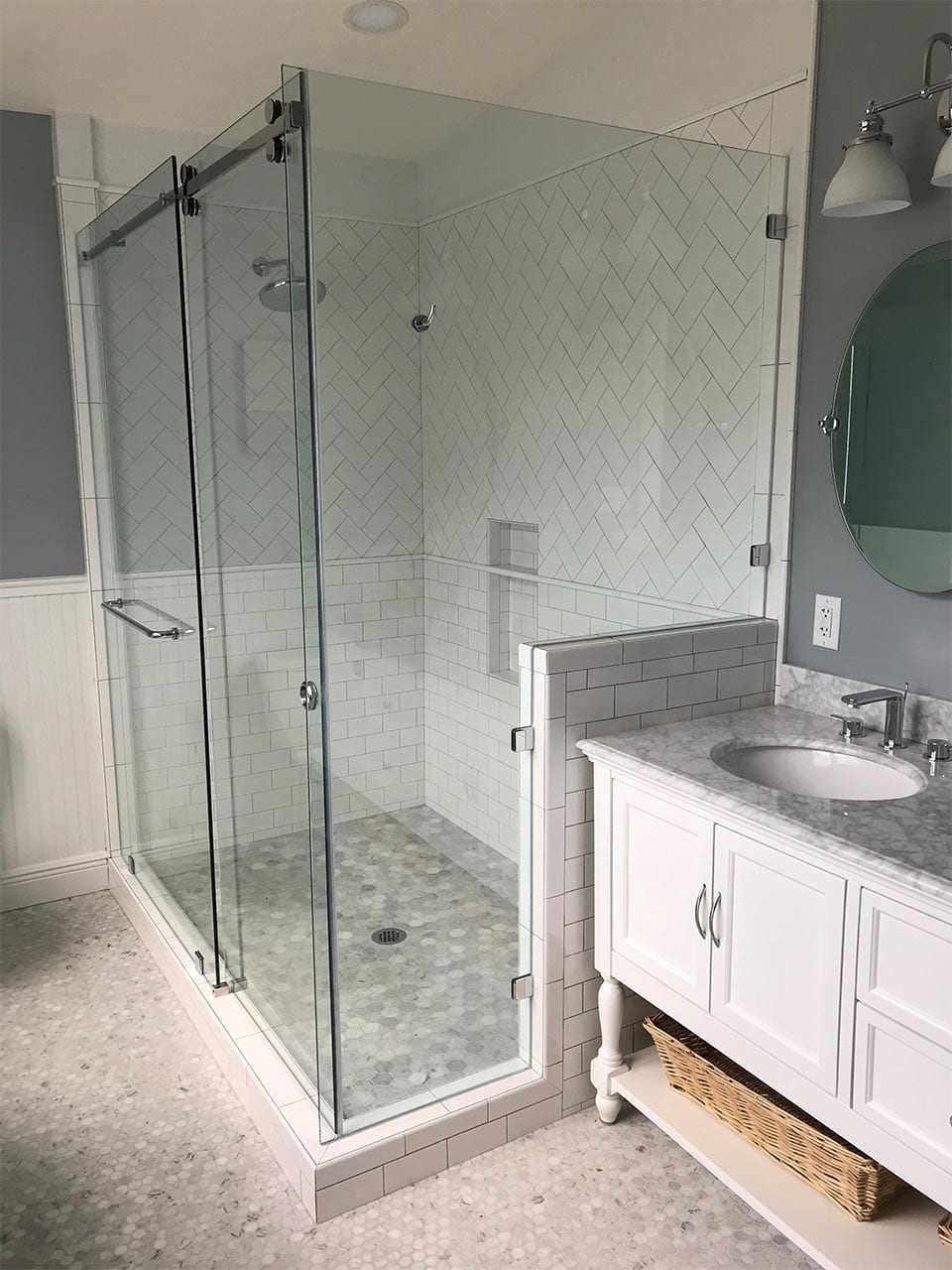 glass shower and tub enclosures by Reliable Glass & Mirror